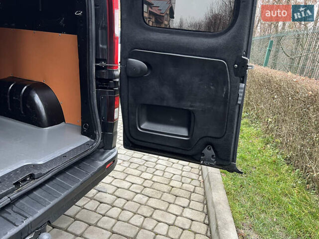 Черный Рено Трафик, объемом двигателя 1.6 л и пробегом 265 тыс. км за 19700 $, фото 61 на Automoto.ua