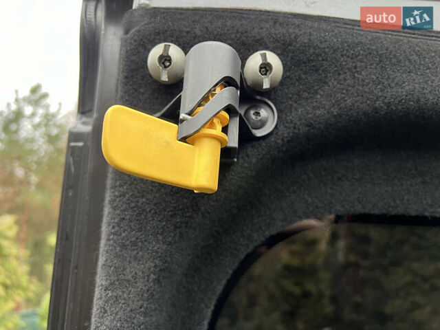 Черный Рено Трафик, объемом двигателя 1.6 л и пробегом 265 тыс. км за 19700 $, фото 67 на Automoto.ua