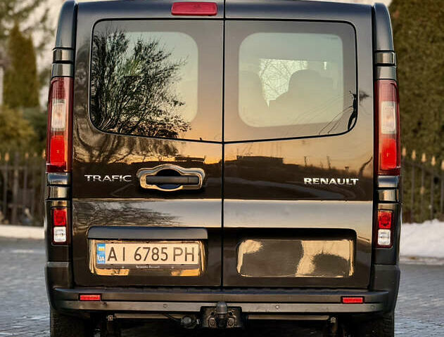Черный Рено Трафик, объемом двигателя 1.6 л и пробегом 277 тыс. км за 20700 $, фото 3 на Automoto.ua