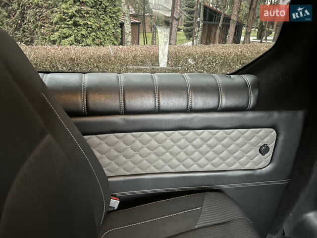 Черный Рено Трафик, объемом двигателя 1.6 л и пробегом 265 тыс. км за 19700 $, фото 56 на Automoto.ua