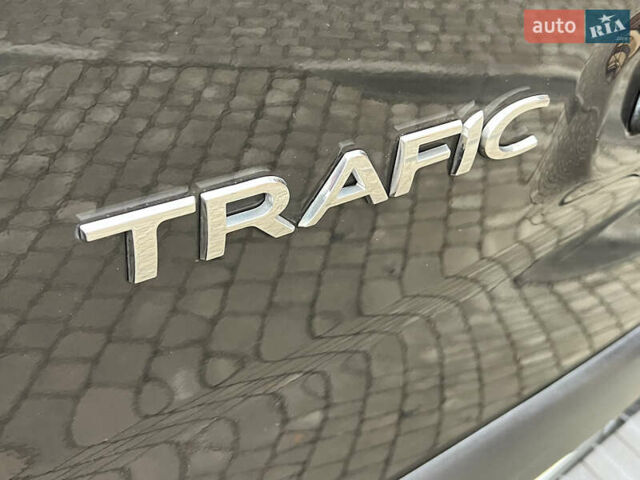 Черный Рено Трафик, объемом двигателя 1.6 л и пробегом 265 тыс. км за 19700 $, фото 10 на Automoto.ua