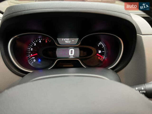 Черный Рено Трафик, объемом двигателя 1.6 л и пробегом 265 тыс. км за 19700 $, фото 25 на Automoto.ua