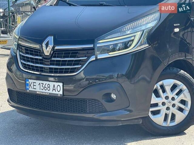 Черный Рено Трафик, объемом двигателя 2 л и пробегом 223 тыс. км за 32500 $, фото 2 на Automoto.ua