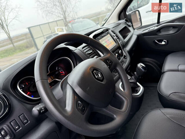 Черный Рено Трафик, объемом двигателя 2 л и пробегом 200 тыс. км за 21500 $, фото 16 на Automoto.ua