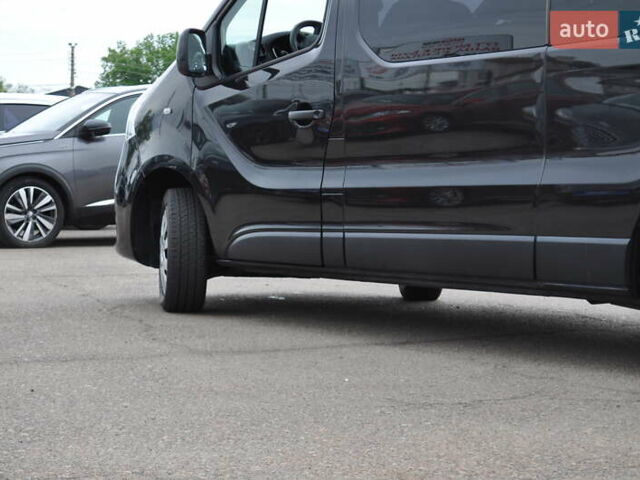 Черный Рено Трафик, объемом двигателя 2 л и пробегом 166 тыс. км за 27800 $, фото 11 на Automoto.ua