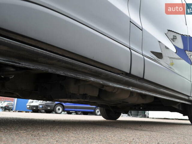 Черный Рено Трафик, объемом двигателя 2 л и пробегом 166 тыс. км за 27800 $, фото 15 на Automoto.ua