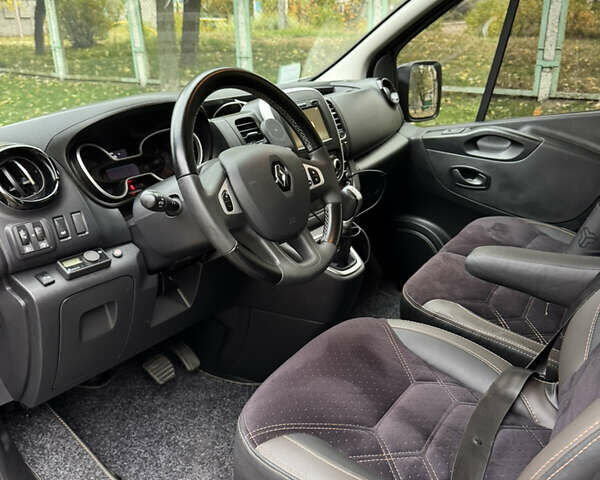 Черный Рено Трафик, объемом двигателя 2 л и пробегом 148 тыс. км за 28700 $, фото 6 на Automoto.ua