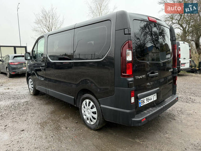 Черный Рено Трафик, объемом двигателя 2 л и пробегом 200 тыс. км за 21500 $, фото 2 на Automoto.ua