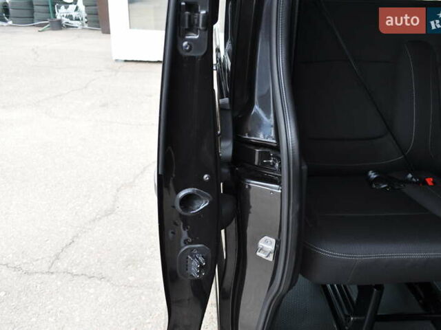 Черный Рено Трафик, объемом двигателя 2 л и пробегом 166 тыс. км за 27800 $, фото 34 на Automoto.ua