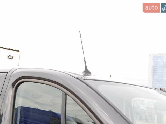 Черный Рено Трафик, объемом двигателя 2 л и пробегом 166 тыс. км за 27800 $, фото 29 на Automoto.ua