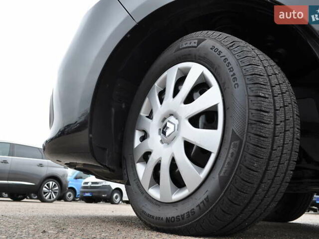 Черный Рено Трафик, объемом двигателя 2 л и пробегом 166 тыс. км за 27800 $, фото 14 на Automoto.ua