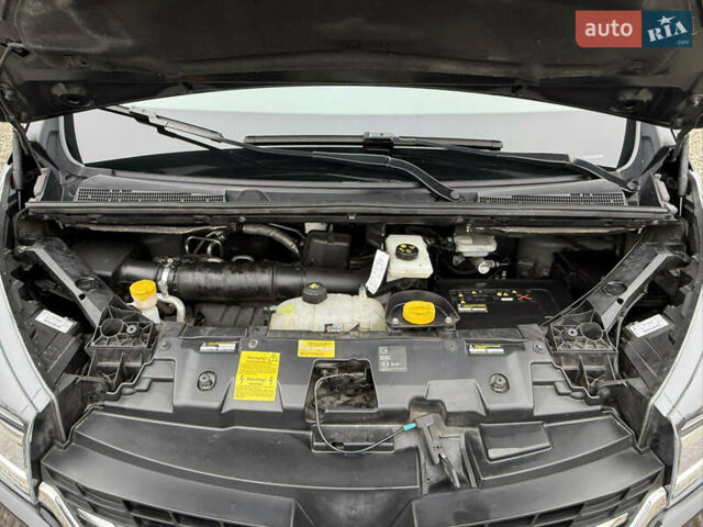 Чорний Рено Трафік, об'ємом двигуна 2 л та пробігом 250 тис. км за 29900 $, фото 6 на Automoto.ua