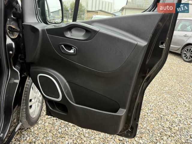 Чорний Рено Трафік, об'ємом двигуна 2 л та пробігом 250 тис. км за 29900 $, фото 16 на Automoto.ua