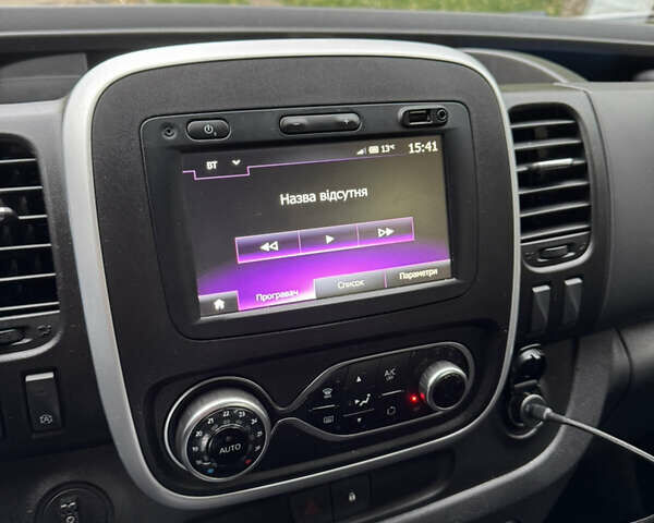 Черный Рено Трафик, объемом двигателя 2 л и пробегом 148 тыс. км за 28700 $, фото 12 на Automoto.ua