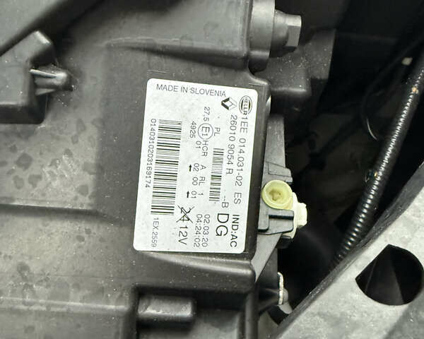 Черный Рено Трафик, объемом двигателя 2 л и пробегом 200 тыс. км за 21500 $, фото 19 на Automoto.ua