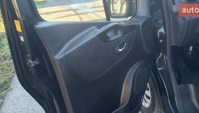 Черный Рено Трафик, объемом двигателя 2 л и пробегом 131 тыс. км за 29999 $, фото 11 на Automoto.ua
