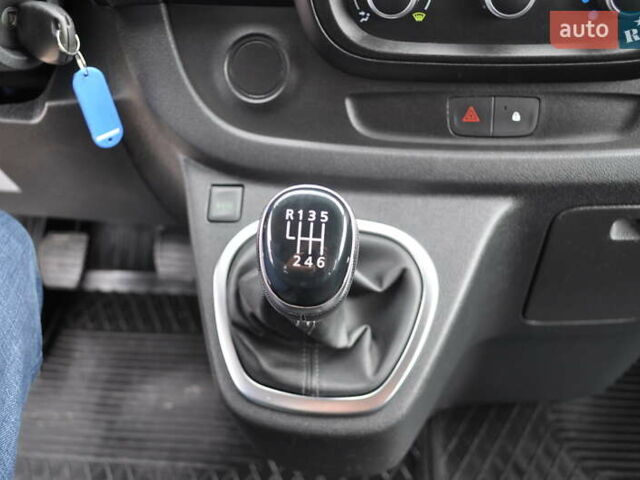 Черный Рено Трафик, объемом двигателя 2 л и пробегом 166 тыс. км за 27800 $, фото 52 на Automoto.ua