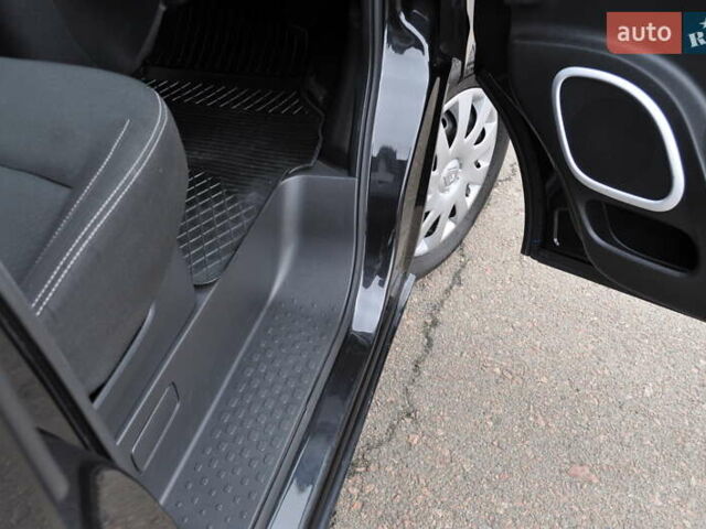 Черный Рено Трафик, объемом двигателя 2 л и пробегом 166 тыс. км за 27800 $, фото 68 на Automoto.ua