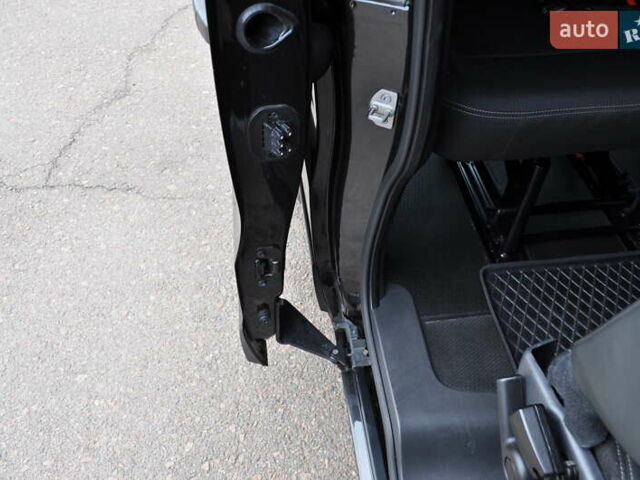 Черный Рено Трафик, объемом двигателя 2 л и пробегом 166 тыс. км за 27800 $, фото 35 на Automoto.ua