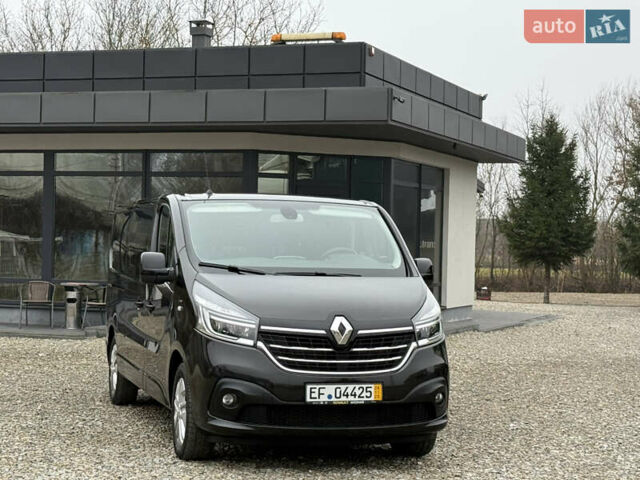 Чорний Рено Трафік, об'ємом двигуна 2 л та пробігом 250 тис. км за 29900 $, фото 1 на Automoto.ua