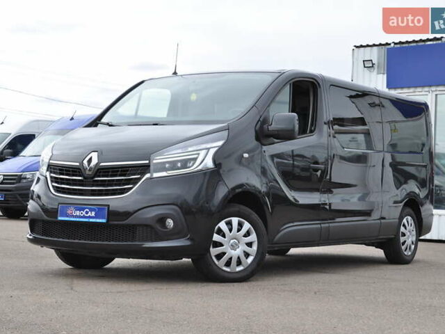 Черный Рено Трафик, объемом двигателя 2 л и пробегом 166 тыс. км за 27800 $, фото 1 на Automoto.ua