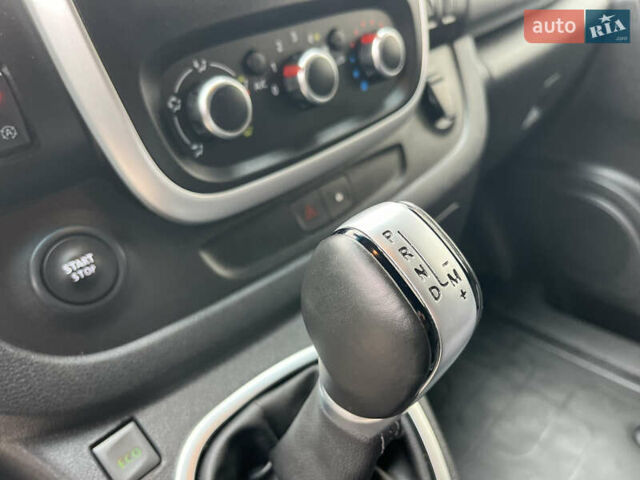 Чорний Рено Трафік, об'ємом двигуна 2 л та пробігом 16 тис. км за 34500 $, фото 23 на Automoto.ua