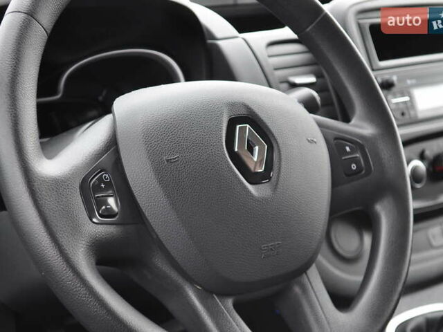 Черный Рено Трафик, объемом двигателя 2 л и пробегом 166 тыс. км за 27800 $, фото 43 на Automoto.ua