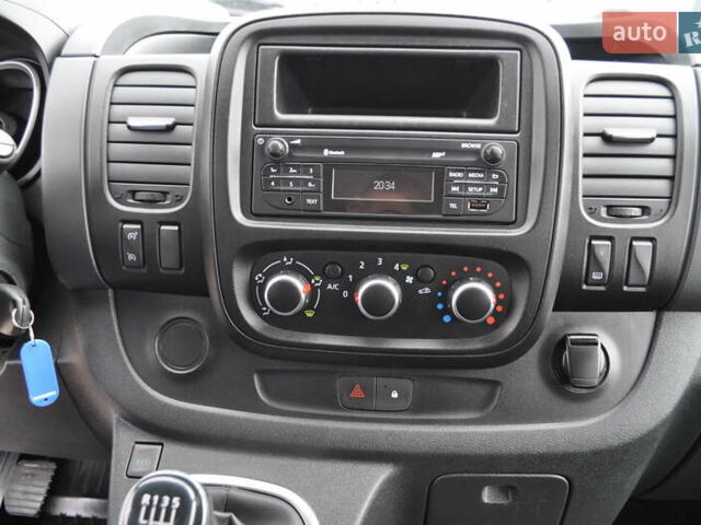 Черный Рено Трафик, объемом двигателя 2 л и пробегом 166 тыс. км за 27800 $, фото 51 на Automoto.ua