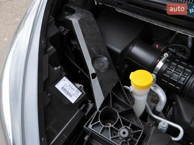 Черный Рено Трафик, объемом двигателя 2 л и пробегом 166 тыс. км за 27800 $, фото 74 на Automoto.ua