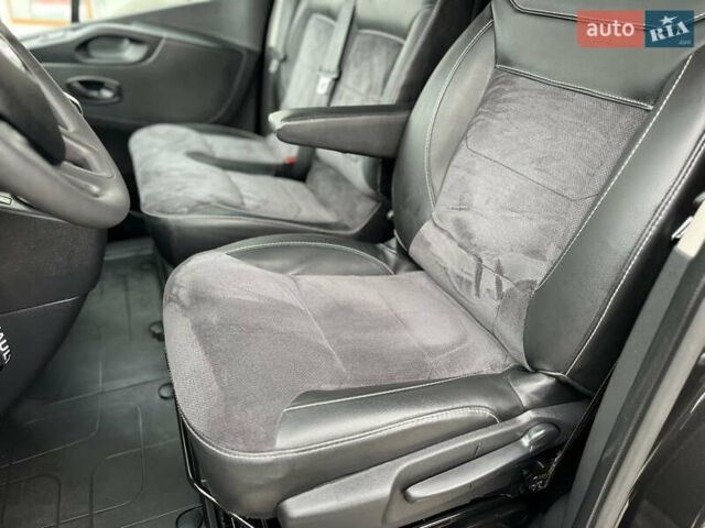 Чорний Рено Трафік, об'ємом двигуна 2 л та пробігом 16 тис. км за 34500 $, фото 30 на Automoto.ua