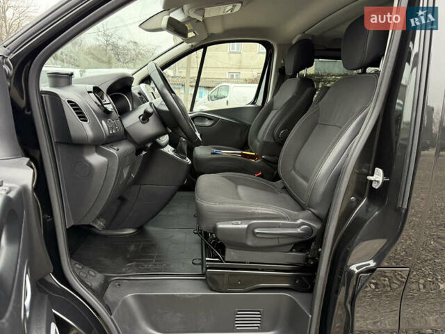 Чорний Рено Трафік, об'ємом двигуна 2 л та пробігом 250 тис. км за 29900 $, фото 44 на Automoto.ua