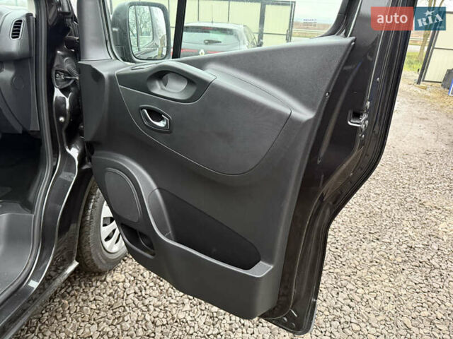 Черный Рено Трафик, объемом двигателя 2 л и пробегом 200 тыс. км за 21500 $, фото 8 на Automoto.ua