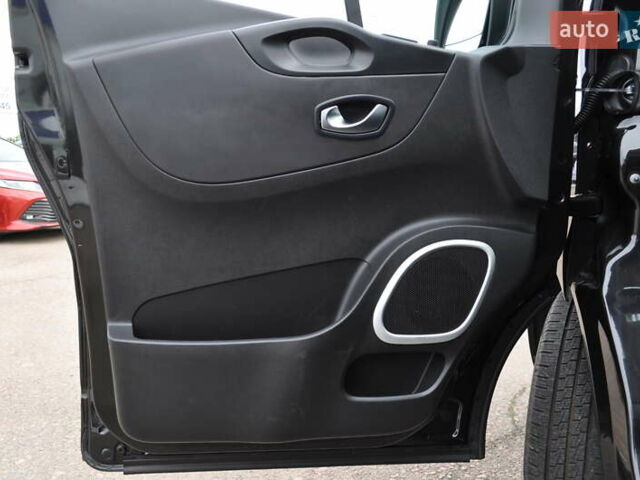 Черный Рено Трафик, объемом двигателя 2 л и пробегом 166 тыс. км за 27800 $, фото 59 на Automoto.ua