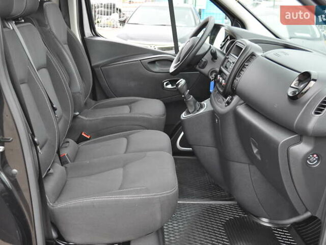 Черный Рено Трафик, объемом двигателя 2 л и пробегом 166 тыс. км за 27800 $, фото 63 на Automoto.ua