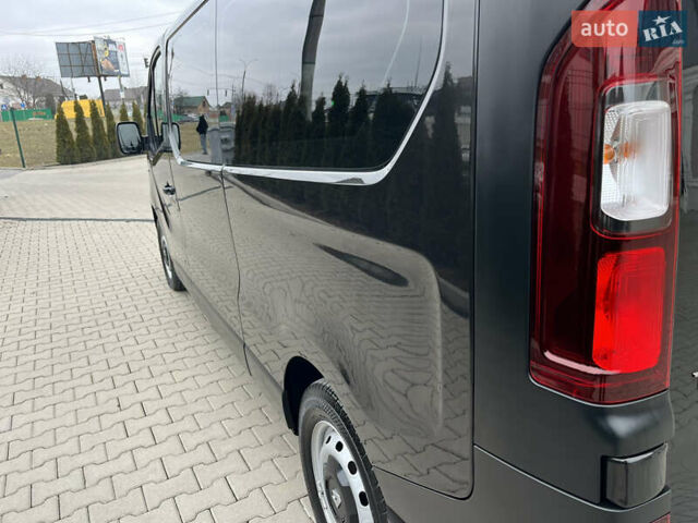 Чорний Рено Трафік, об'ємом двигуна 2 л та пробігом 16 тис. км за 34500 $, фото 12 на Automoto.ua