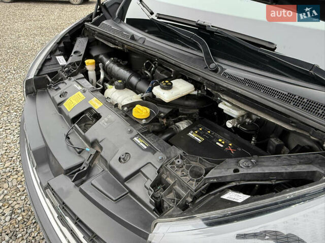 Чорний Рено Трафік, об'ємом двигуна 2 л та пробігом 250 тис. км за 29900 $, фото 5 на Automoto.ua