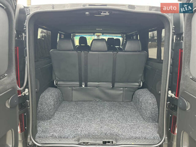 Чорний Рено Трафік, об'ємом двигуна 2 л та пробігом 16 тис. км за 34500 $, фото 28 на Automoto.ua