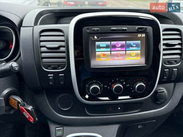 Чорний Рено Трафік, об'ємом двигуна 2 л та пробігом 237 тис. км за 21000 $, фото 23 на Automoto.ua