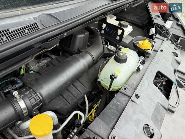 Чорний Рено Трафік, об'ємом двигуна 2 л та пробігом 237 тис. км за 21000 $, фото 21 на Automoto.ua