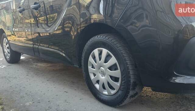 Черный Рено Трафик, объемом двигателя 2 л и пробегом 131 тыс. км за 29999 $, фото 5 на Automoto.ua