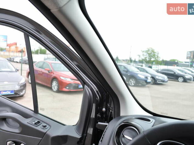 Черный Рено Трафик, объемом двигателя 2 л и пробегом 166 тыс. км за 27800 $, фото 58 на Automoto.ua