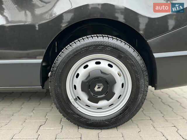 Чорний Рено Трафік, об'ємом двигуна 2 л та пробігом 16 тис. км за 34500 $, фото 7 на Automoto.ua