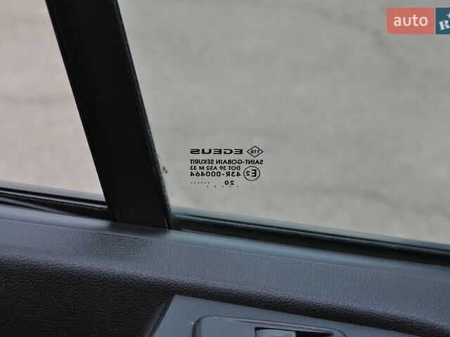 Черный Рено Трафик, объемом двигателя 2 л и пробегом 166 тыс. км за 27800 $, фото 61 на Automoto.ua