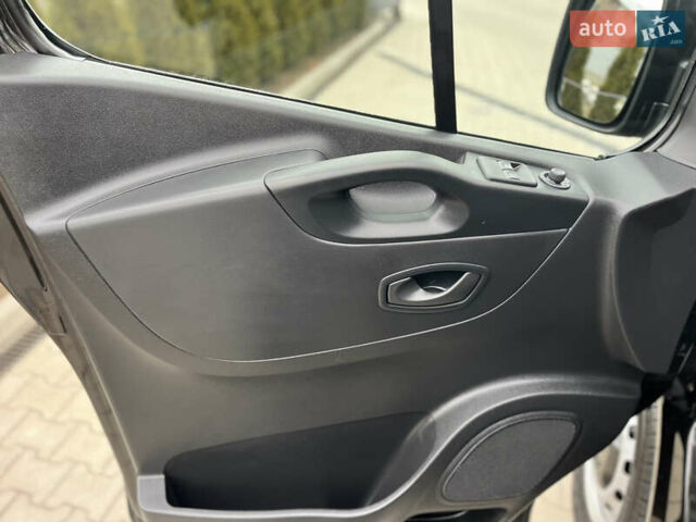 Чорний Рено Трафік, об'ємом двигуна 2 л та пробігом 16 тис. км за 34500 $, фото 18 на Automoto.ua