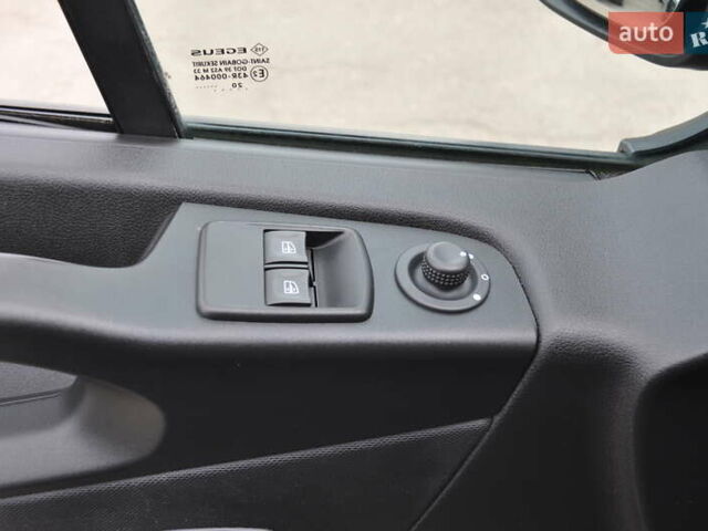 Черный Рено Трафик, объемом двигателя 2 л и пробегом 166 тыс. км за 27800 $, фото 60 на Automoto.ua