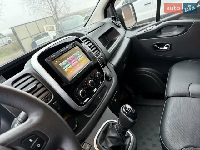 Чорний Рено Трафік, об'ємом двигуна 2 л та пробігом 237 тис. км за 21000 $, фото 17 на Automoto.ua