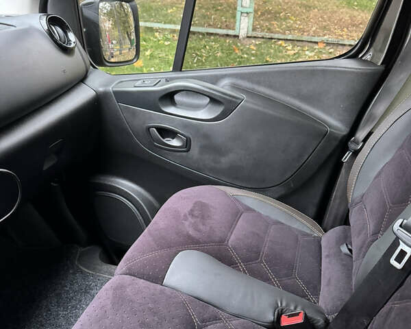 Черный Рено Трафик, объемом двигателя 2 л и пробегом 148 тыс. км за 28700 $, фото 11 на Automoto.ua