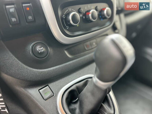 Чорний Рено Трафік, об'ємом двигуна 2 л та пробігом 16 тис. км за 34500 $, фото 25 на Automoto.ua