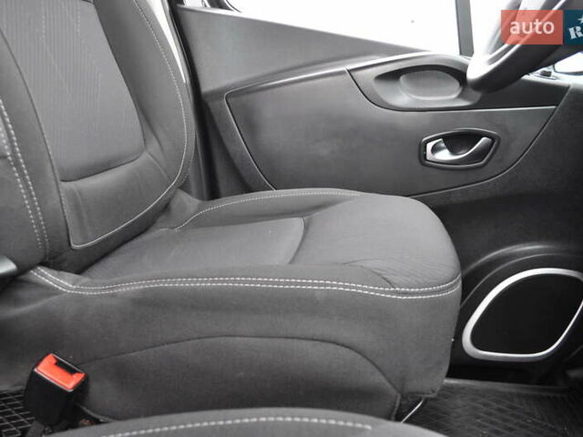 Черный Рено Трафик, объемом двигателя 2 л и пробегом 166 тыс. км за 27800 $, фото 72 на Automoto.ua