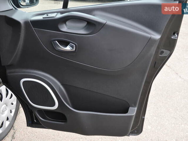 Черный Рено Трафик, объемом двигателя 2 л и пробегом 166 тыс. км за 27800 $, фото 66 на Automoto.ua